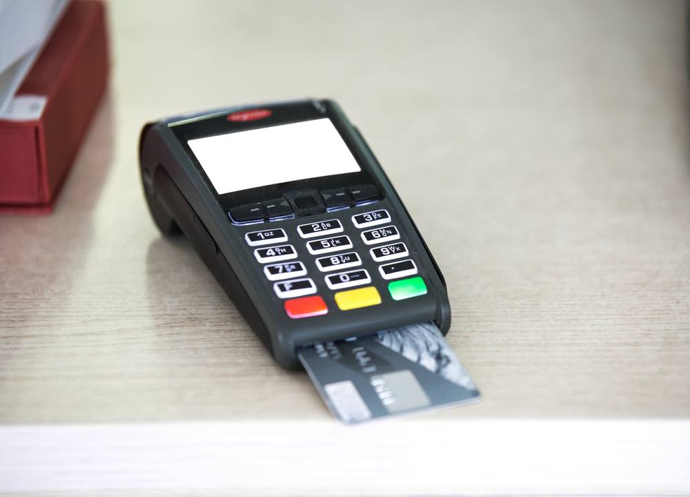 Как выбрать терминал для оплаты по банковским картам
